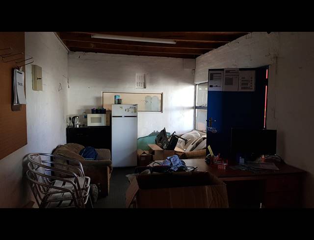 361M² FACTORY RENTED IN BELLVILLE CENTRAL